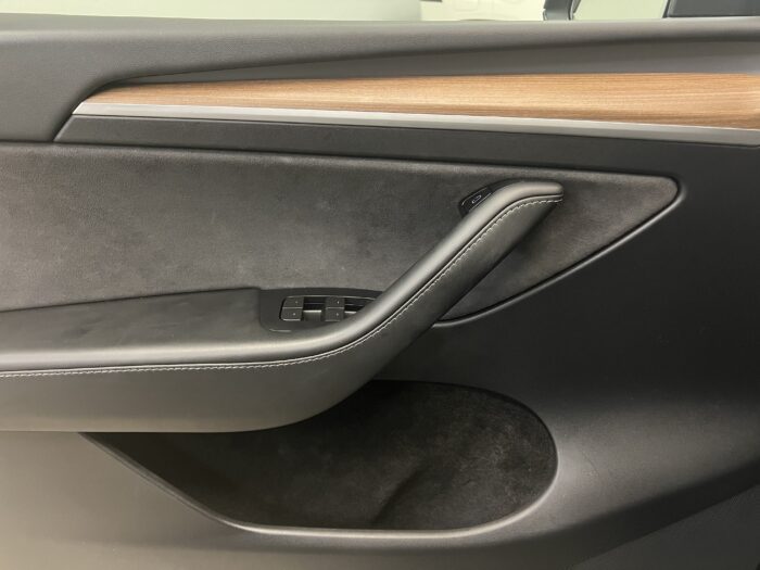 2023 Tesla Model Y LONG RANGE AWD - Image 14
