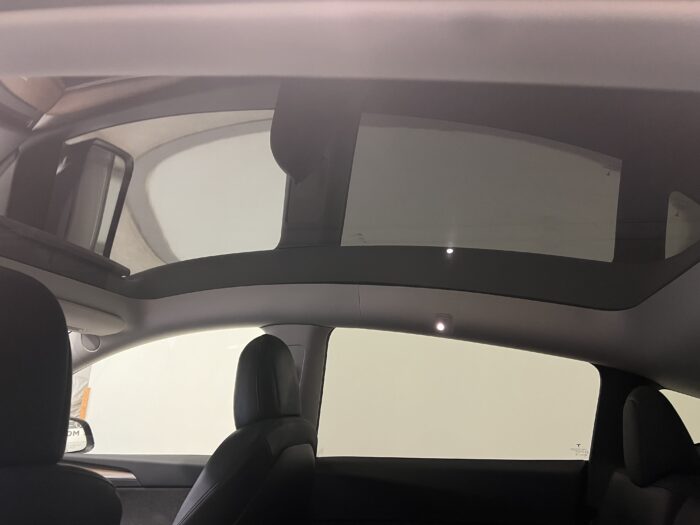 2023 Tesla Model Y LONG RANGE AWD - Image 17