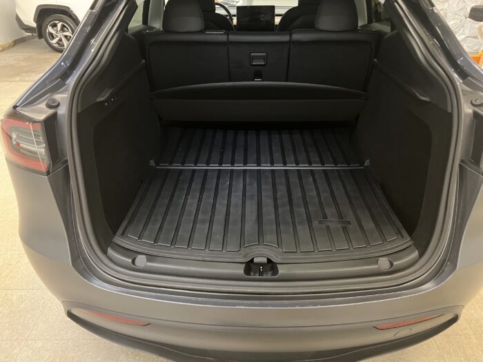 2023 Tesla Model Y LONG RANGE AWD - Image 10