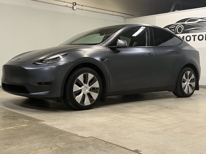 2023 Tesla Model Y LONG RANGE AWD - Image 3