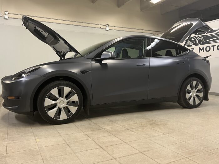 2023 Tesla Model Y LONG RANGE AWD - Image 8