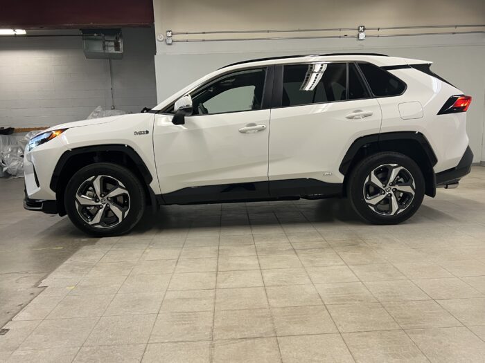 2024 TOYOTA RAV4 PRIME SE PLUG IN Hybrid AWD - Image 4