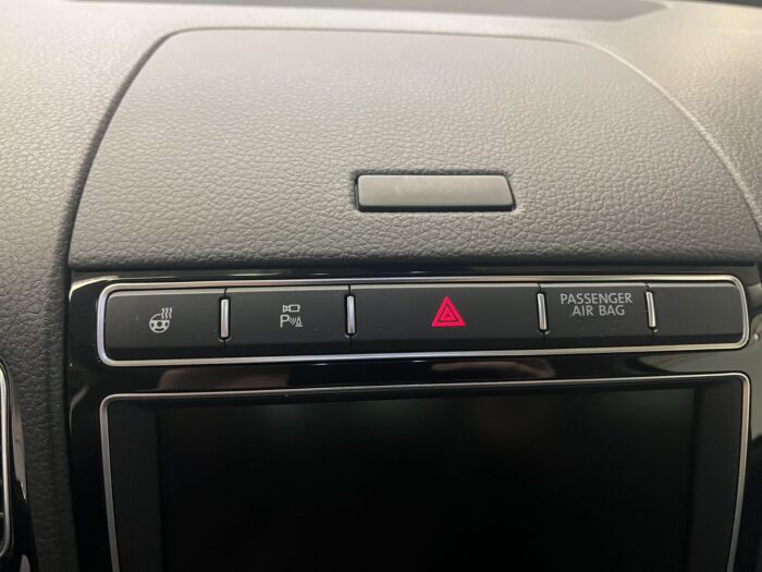 2015 VOLKSWAGEN TOUAREG - Image 10