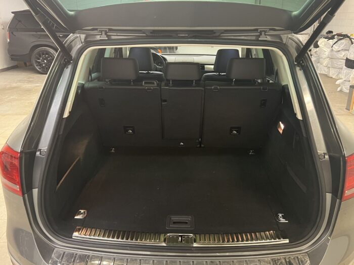 2015 VOLKSWAGEN TOUAREG - Image 13