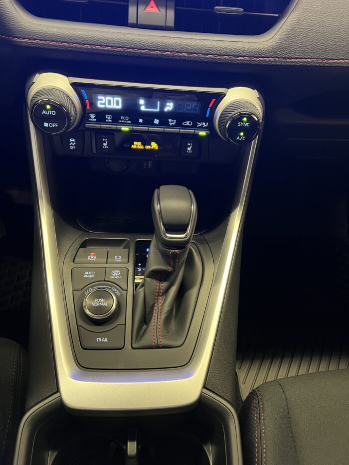 2024 TOYOTA RAV4 PRIME SE PLUG IN Hybrid AWD - Image 12