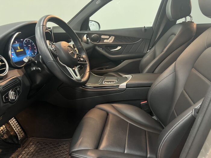 2022 Mercedes-Benz GLC 300 4MATIC SUV - Image 7