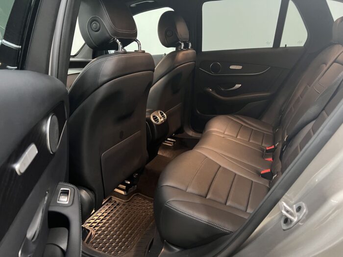 2022 Mercedes-Benz GLC 300 4MATIC SUV - Image 9
