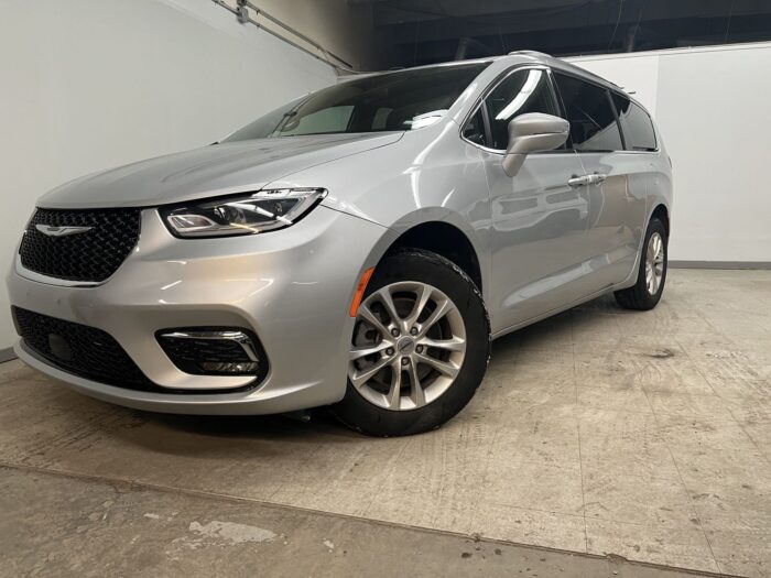 2022 Chrysler Pacifica Touring AWD - Image 2