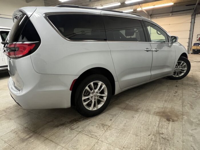 2022 Chrysler Pacifica Touring AWD - Image 5