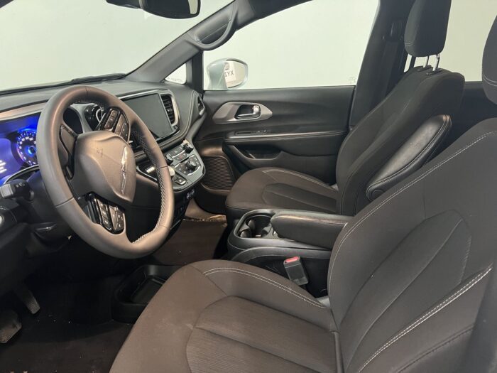 2022 Chrysler Pacifica Touring AWD - Image 7