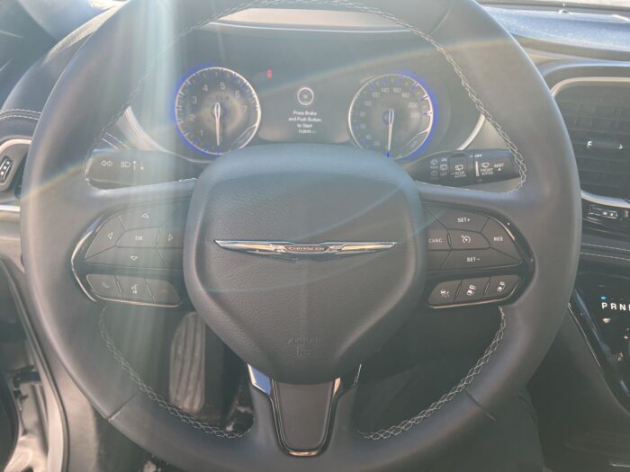 2022 Chrysler Pacifica Touring AWD - Image 15