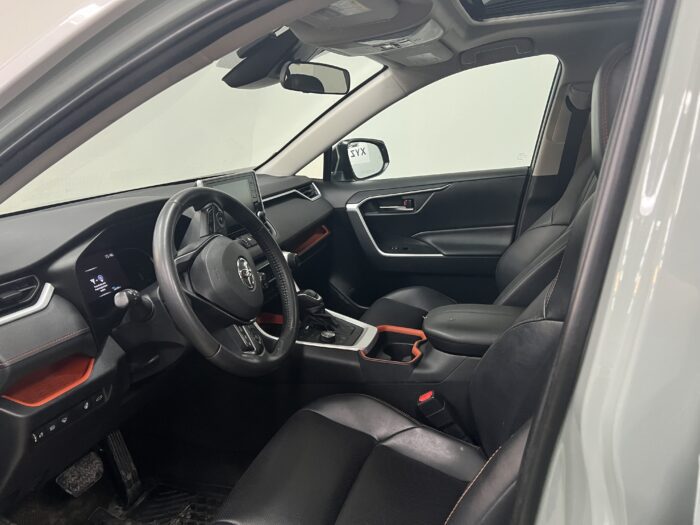 2019 Toyota RAV4 AWD Trail - Image 9