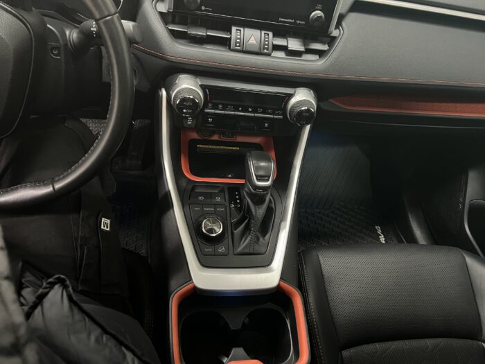 2019 Toyota RAV4 AWD Trail - Image 12
