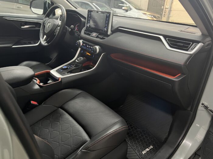 2019 Toyota RAV4 AWD Trail - Image 17