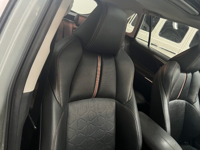 2019 Toyota RAV4 AWD Trail - Image 18