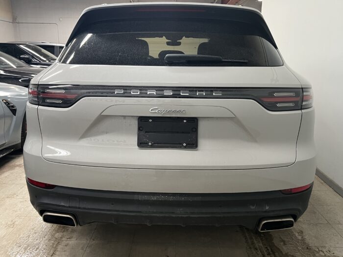 2020 PORSCHE CAYENNE CHALK WITH RED - Image 3