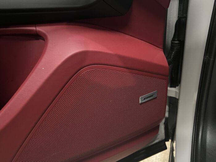 2020 PORSCHE CAYENNE CHALK WITH RED - Image 8