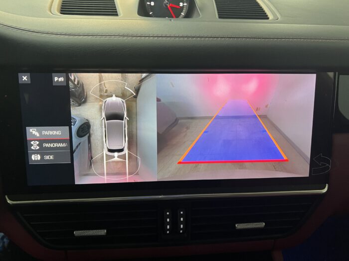 2020 PORSCHE CAYENNE CHALK WITH RED - Image 17
