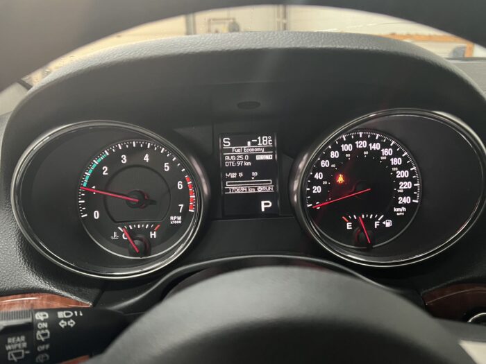 2012 JEEP GRAND CHEROKEE HEMI 5.7V8 - Image 9