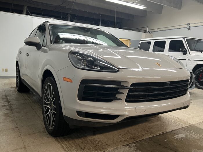 2020 PORSCHE CAYENNE CHALK WITH RED - Image 2