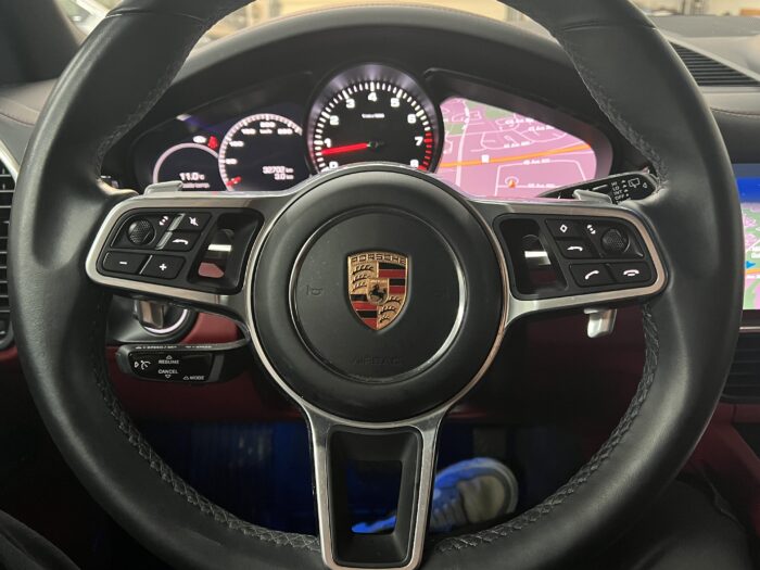 2020 PORSCHE CAYENNE CHALK WITH RED - Image 14