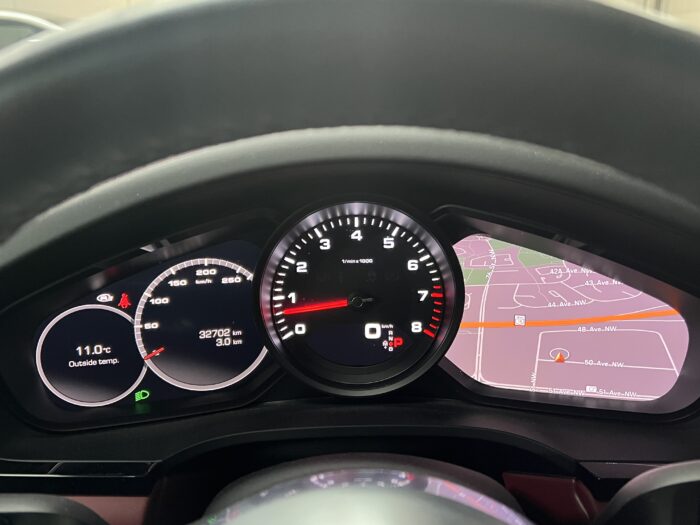 2020 PORSCHE CAYENNE CHALK WITH RED - Image 13