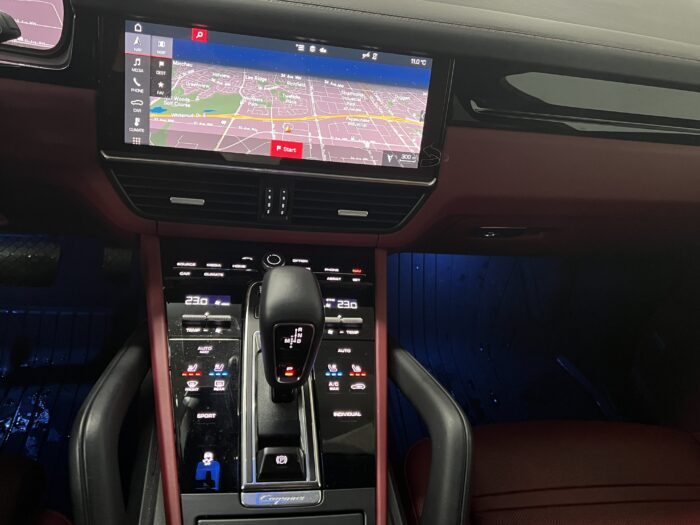 2020 PORSCHE CAYENNE CHALK WITH RED - Image 12