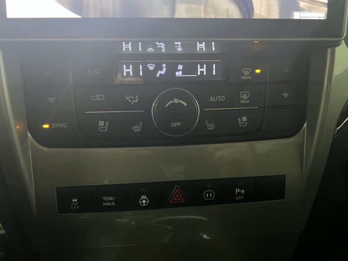 2012 JEEP GRAND CHEROKEE HEMI 5.7V8 - Image 12