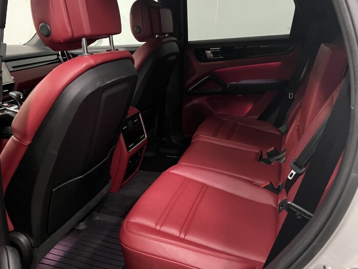 2020 PORSCHE CAYENNE CHALK WITH RED - Image 10