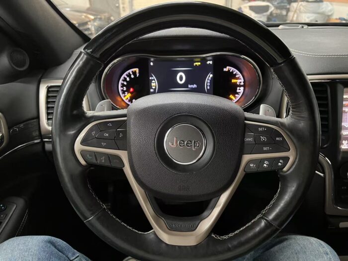2014 Jeep Grand Cherokee 4WD 4dr Overland - Image 13