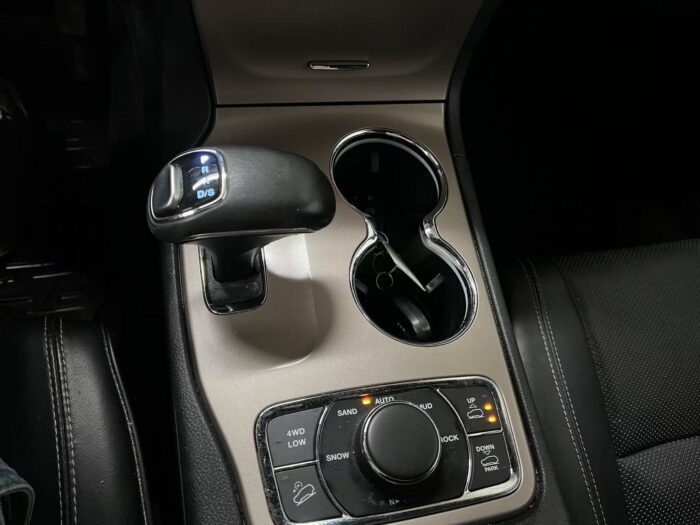 2014 Jeep Grand Cherokee 4WD 4dr Overland - Image 17