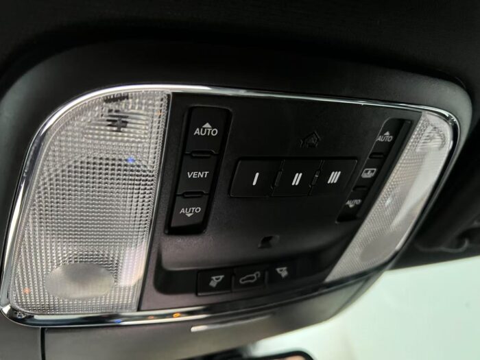 2014 Jeep Grand Cherokee 4WD 4dr Overland - Image 19