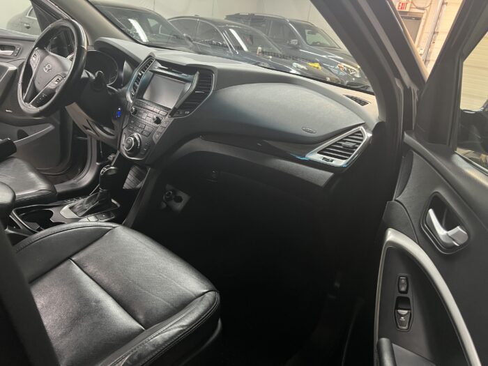 2017 Hyundai Santa Fe XL AWD 4dr Luxury 7 Seats"PENDING" - Image 10