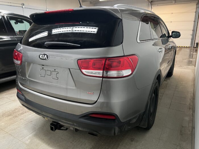 2018 KIA SORENTO LX“PENDING” - Image 4