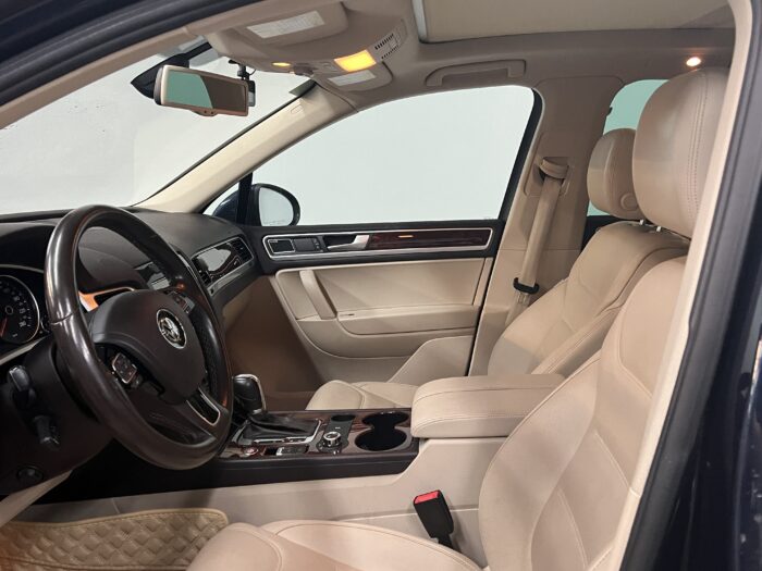 2012 VOLKSWAGEN TOUAREG TDI"PENDING" - Image 8