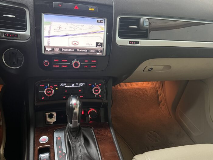 2012 VOLKSWAGEN TOUAREG TDI"PENDING" - Image 12