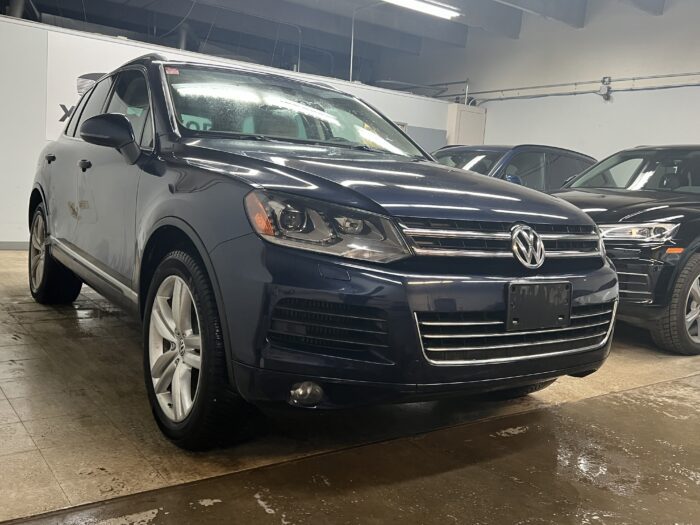 2012 VOLKSWAGEN TOUAREG TDI"PENDING" - Image 2