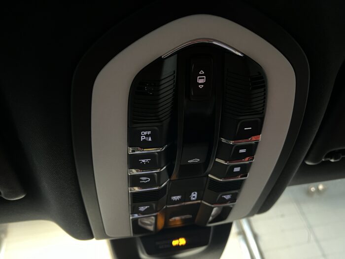 2017 PORSCHE MACAN S - Image 21