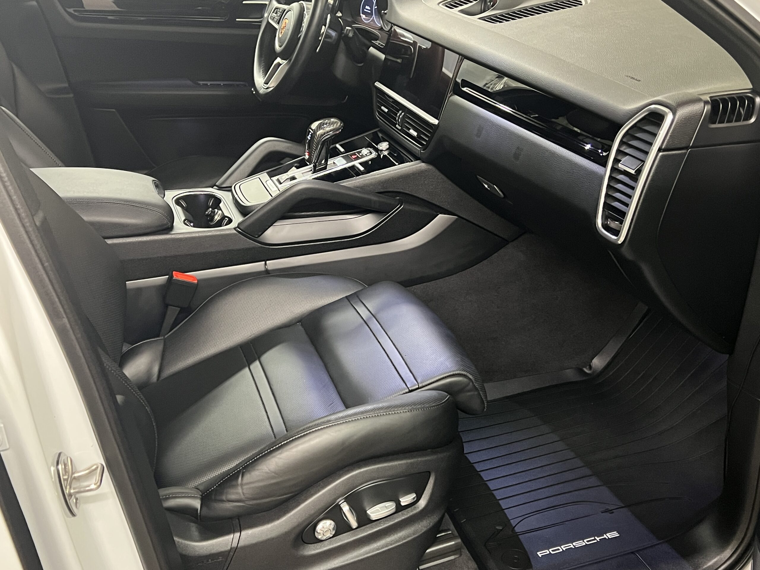 2020 PORSCHE CAYENNE - Image 9