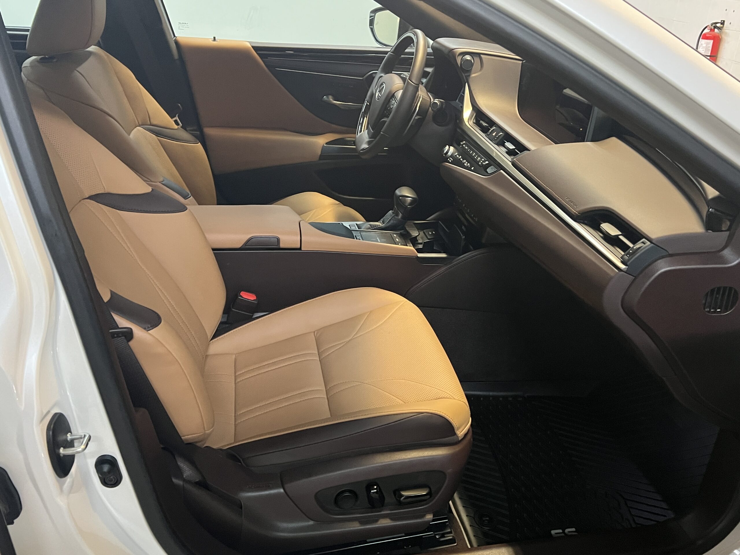 2021 LEXUS ES350 FWD ONE ONWER NO ACCIDENT - Image 12
