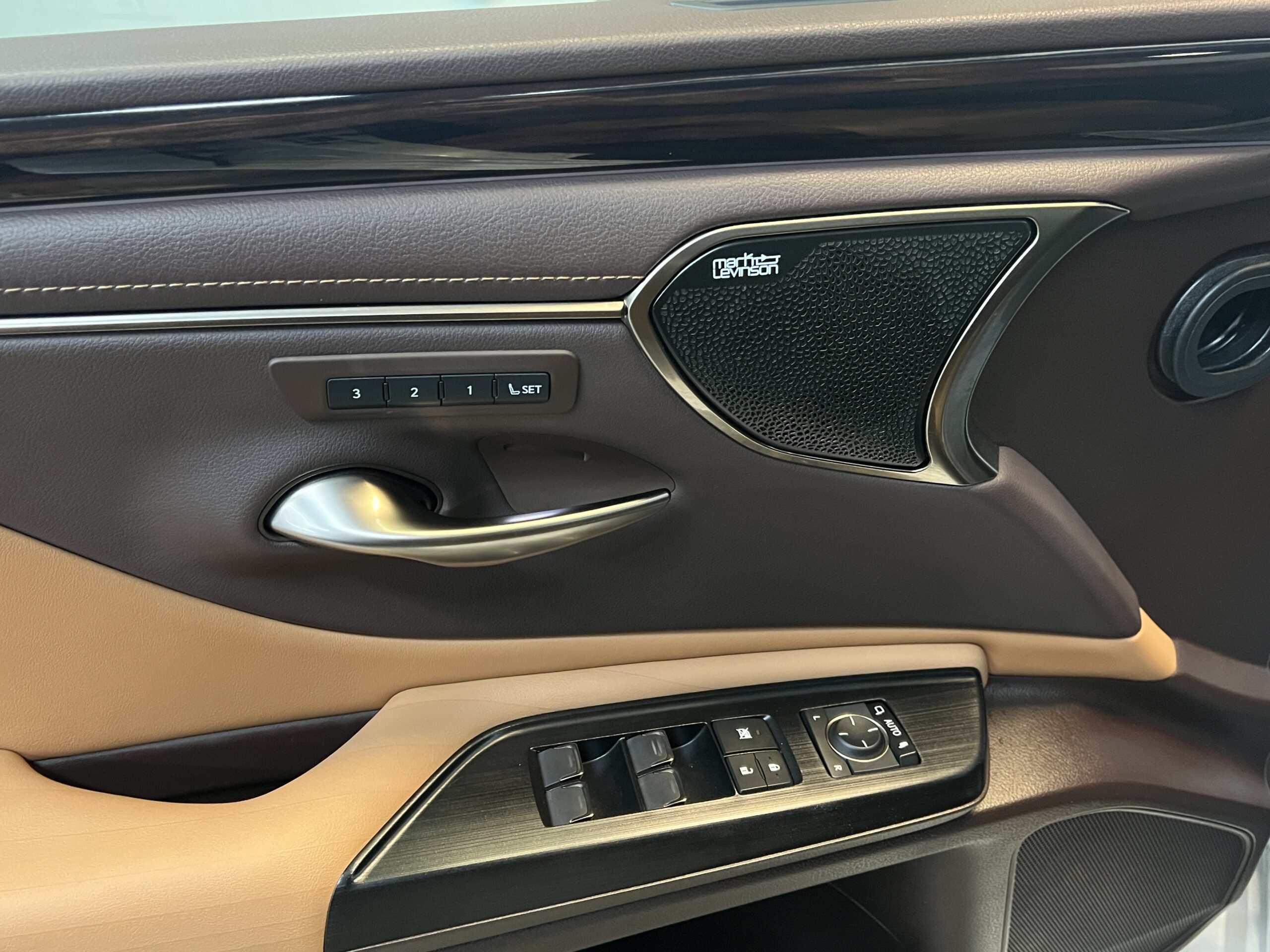 2021 LEXUS ES350 FWD ONE ONWER NO ACCIDENT - Image 13