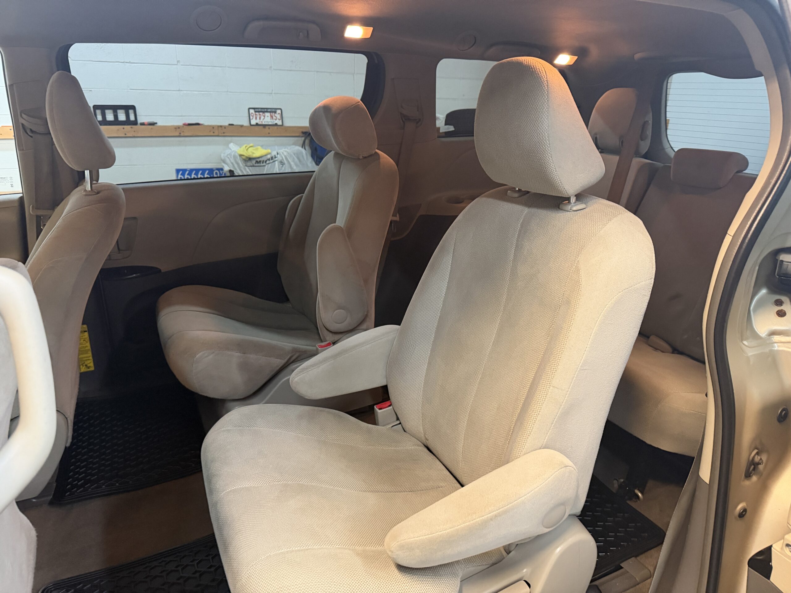 2013 TOYOTA SIENNA CE *PENDING* - Image 9