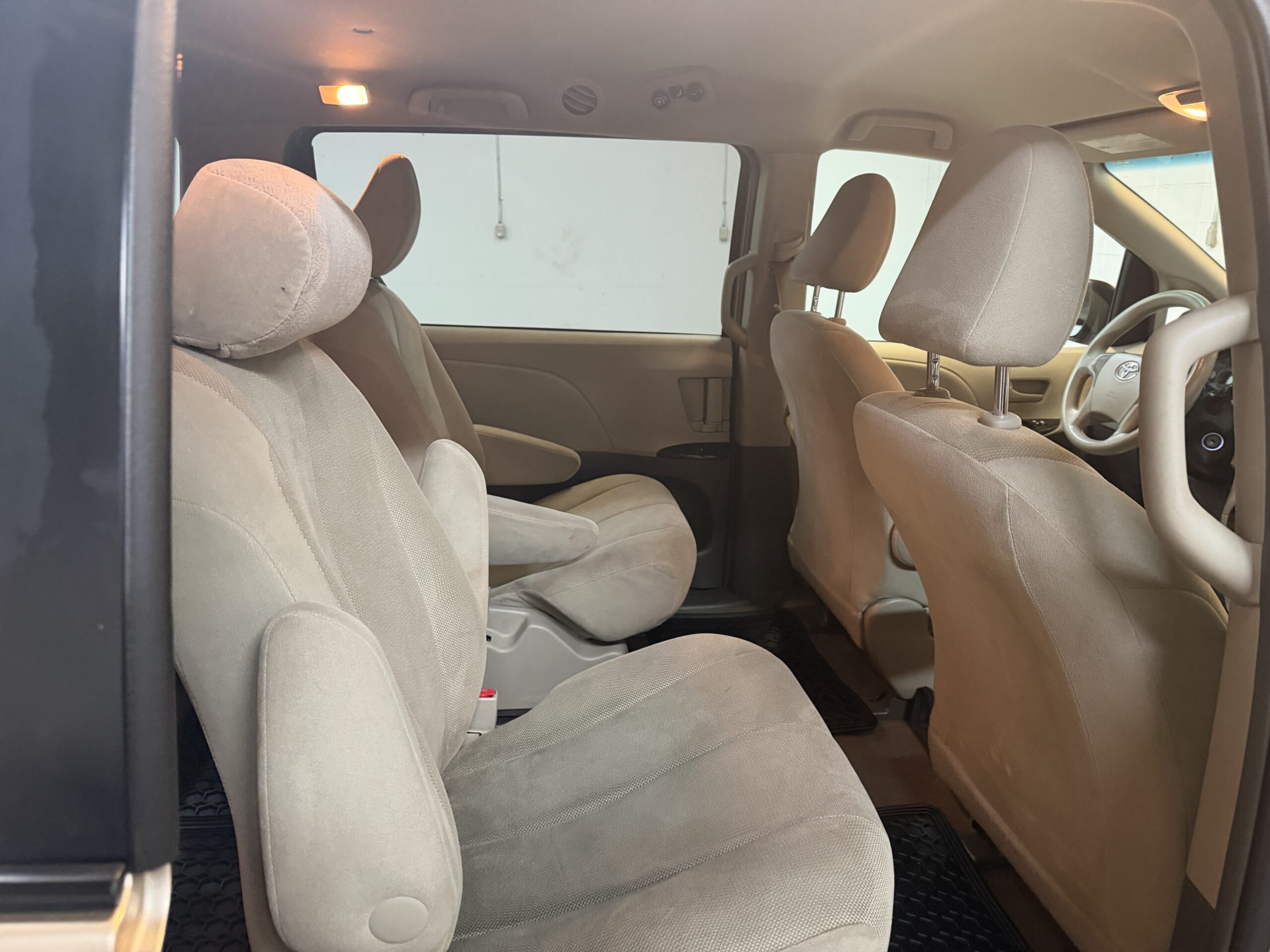 2013 TOYOTA SIENNA CE *PENDING* - Image 10