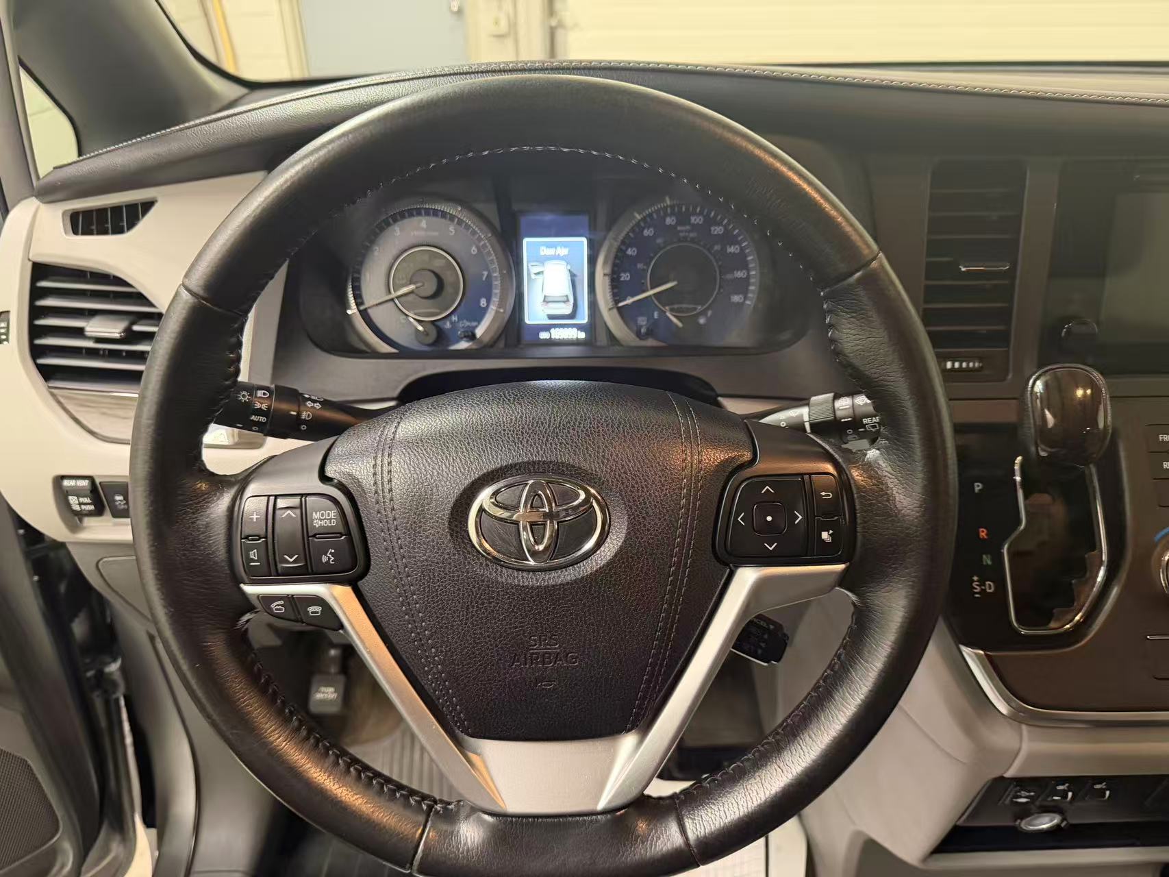 2015 TOYOTA SIENNA XLE AWD *PENDING* - Image 15