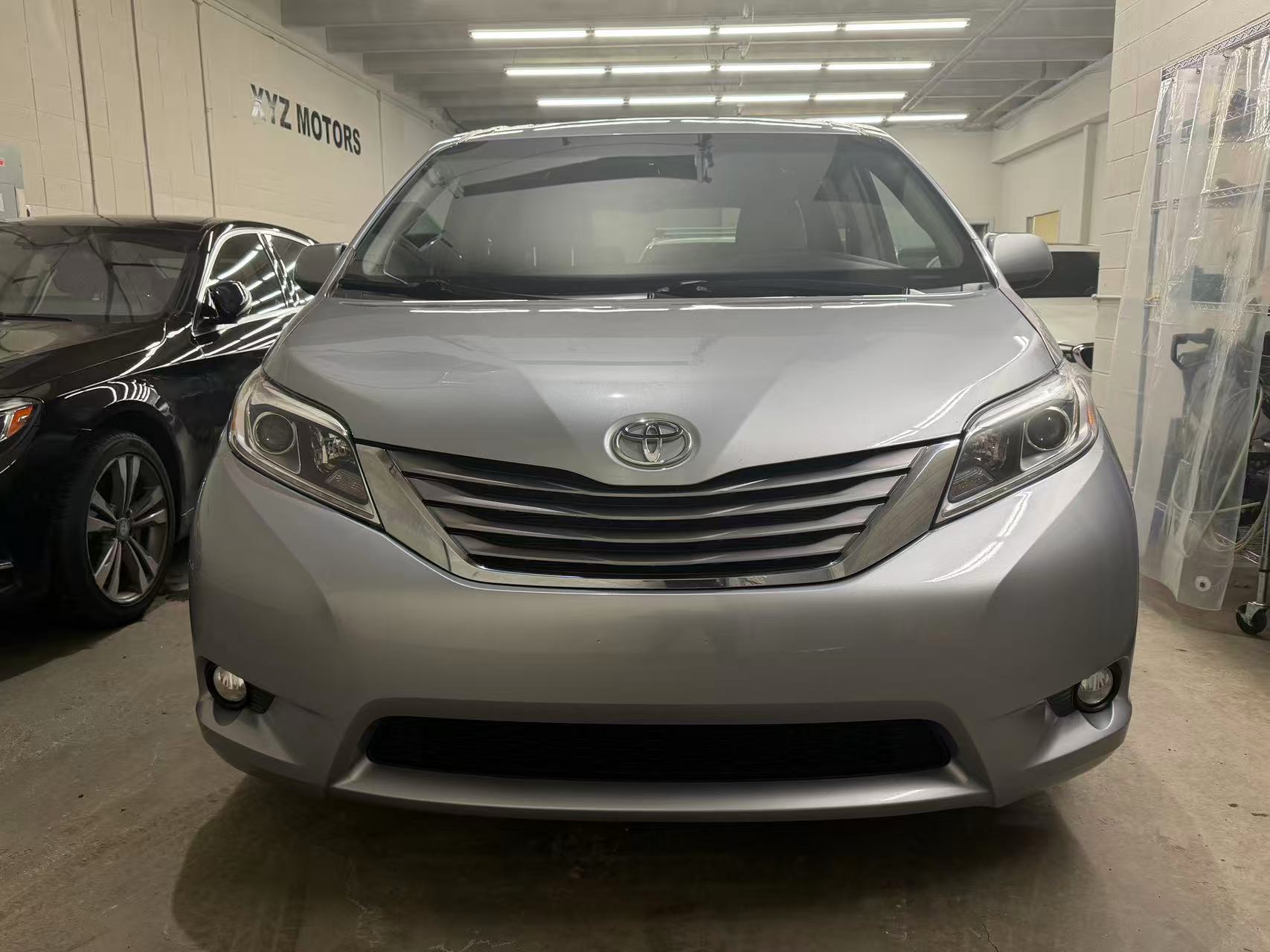 2015 TOYOTA SIENNA XLE AWD *PENDING*