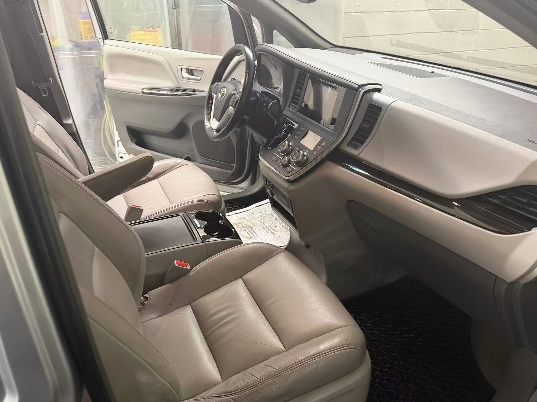 2015 TOYOTA SIENNA XLE AWD *PENDING* - Image 8