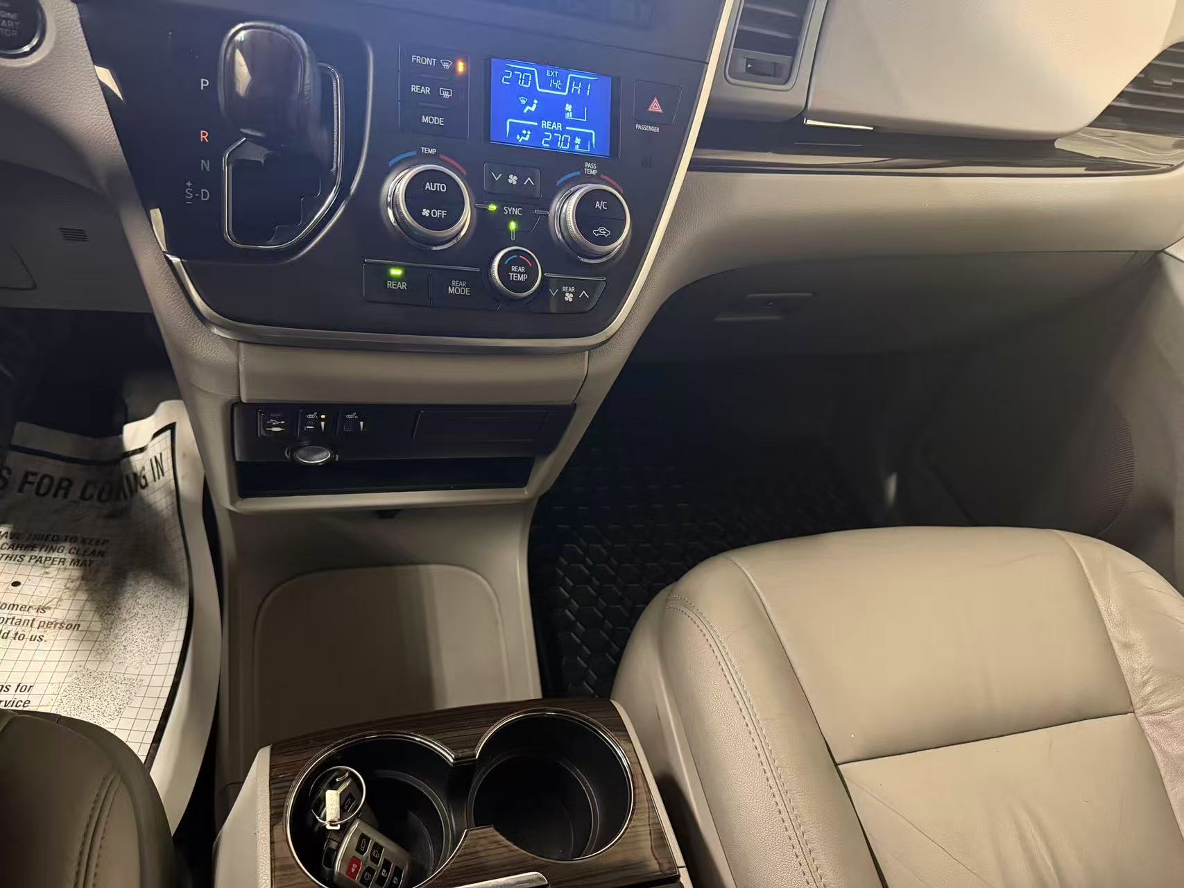 2015 TOYOTA SIENNA XLE AWD *PENDING* - Image 9