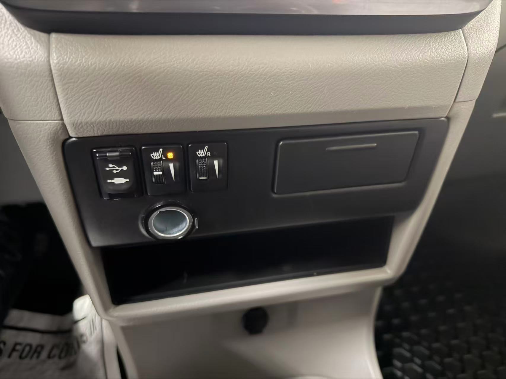 2015 TOYOTA SIENNA XLE AWD *PENDING* - Image 17