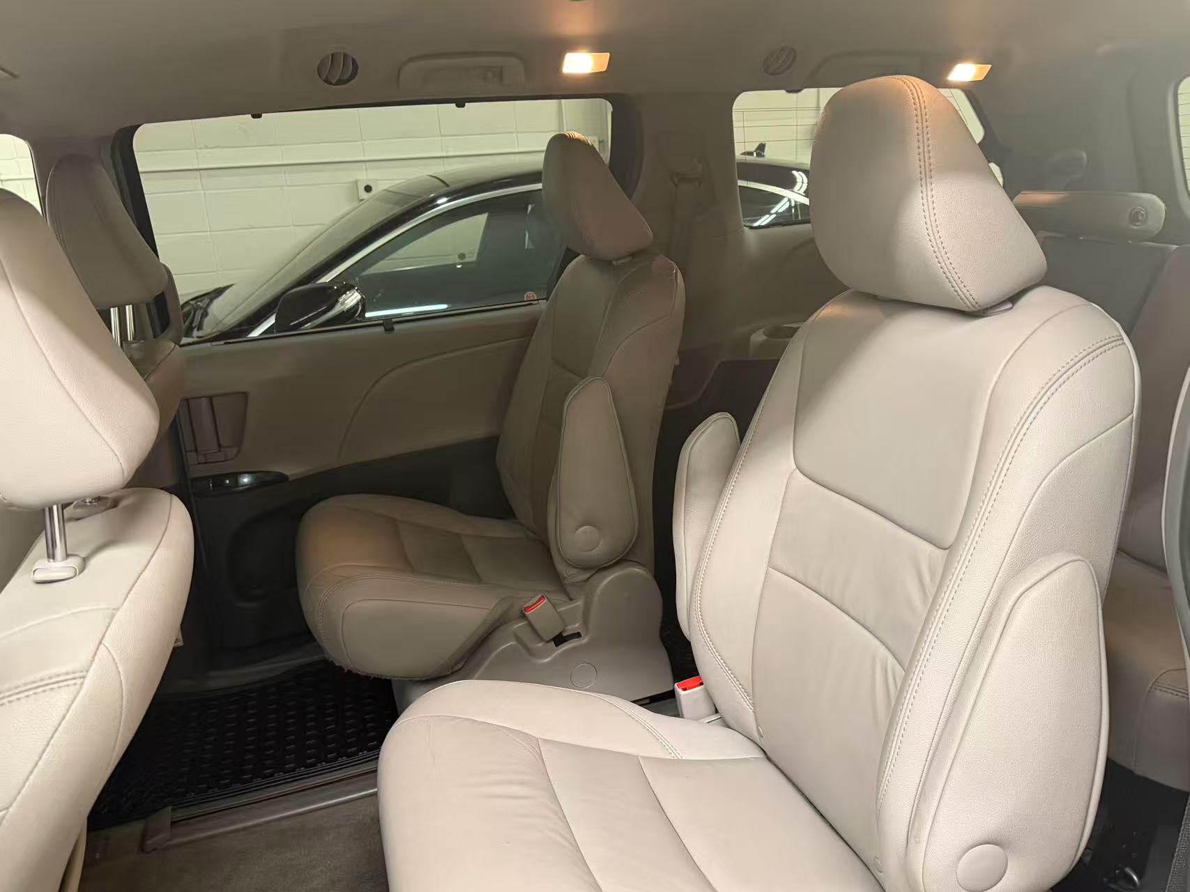 2015 TOYOTA SIENNA XLE AWD *PENDING* - Image 10
