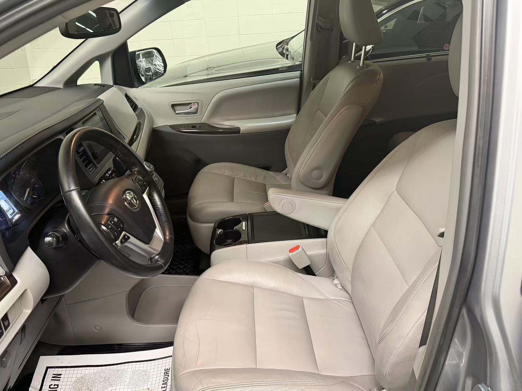 2015 TOYOTA SIENNA XLE AWD *PENDING* - Image 7